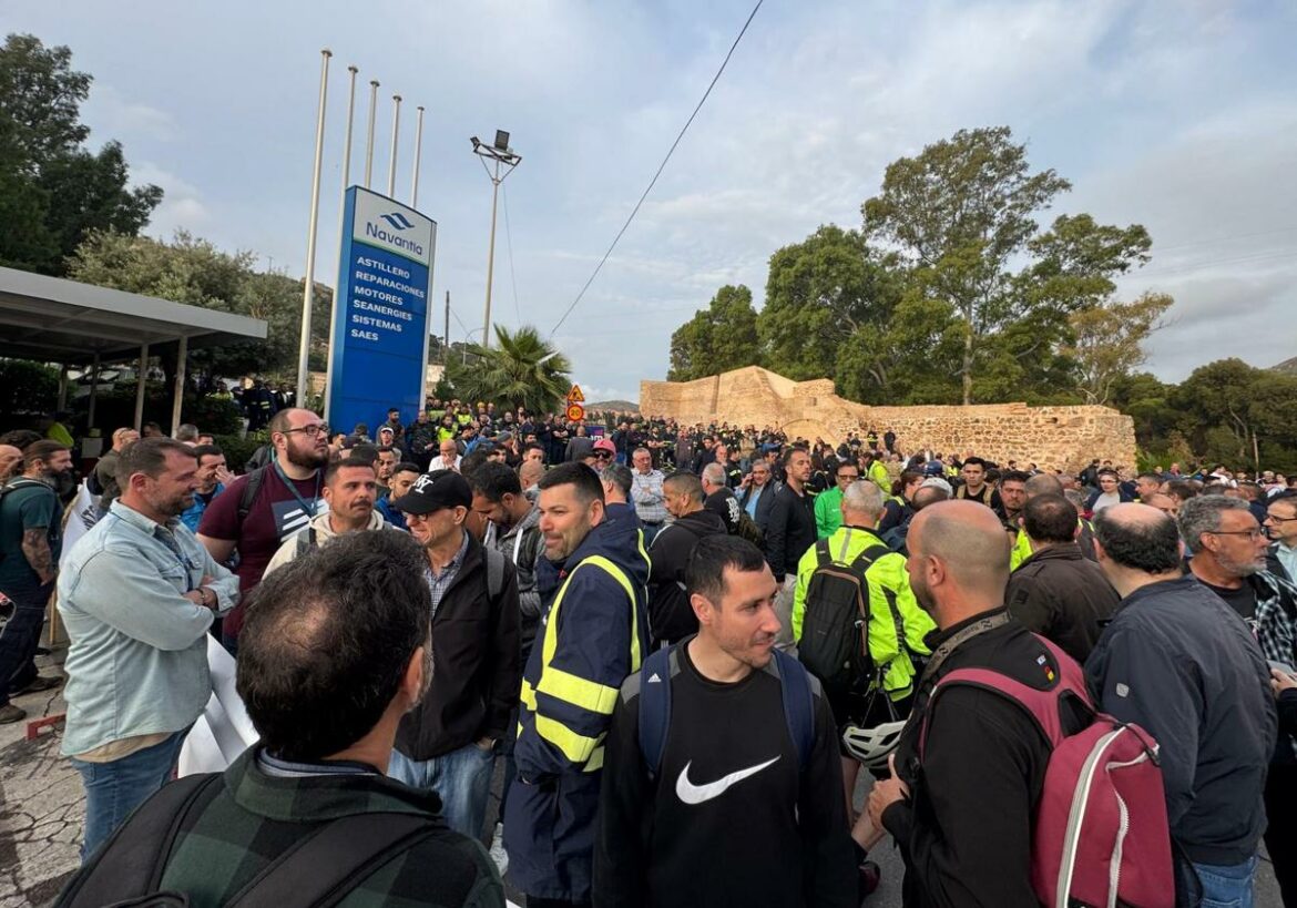 La plantilla de Navantia Cartagena para junto a obreros de la industria auxiliar