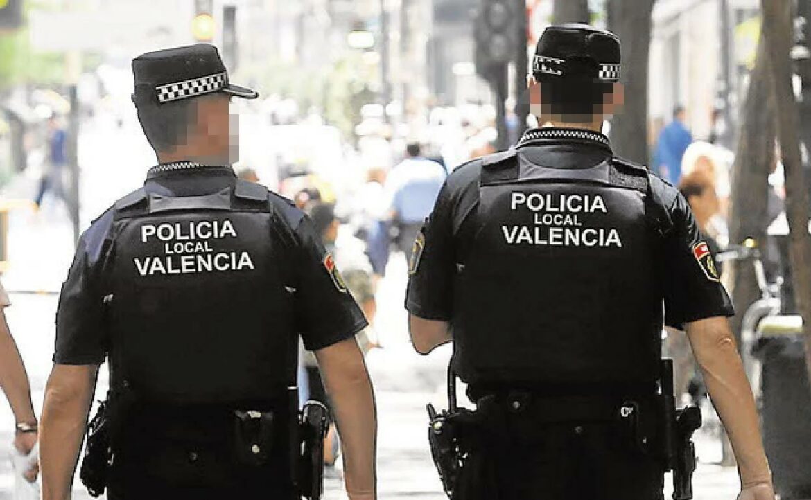 Cuatro turistas detenidos por agredir sexualmente a una joven junto a una discoteca en Valencia
