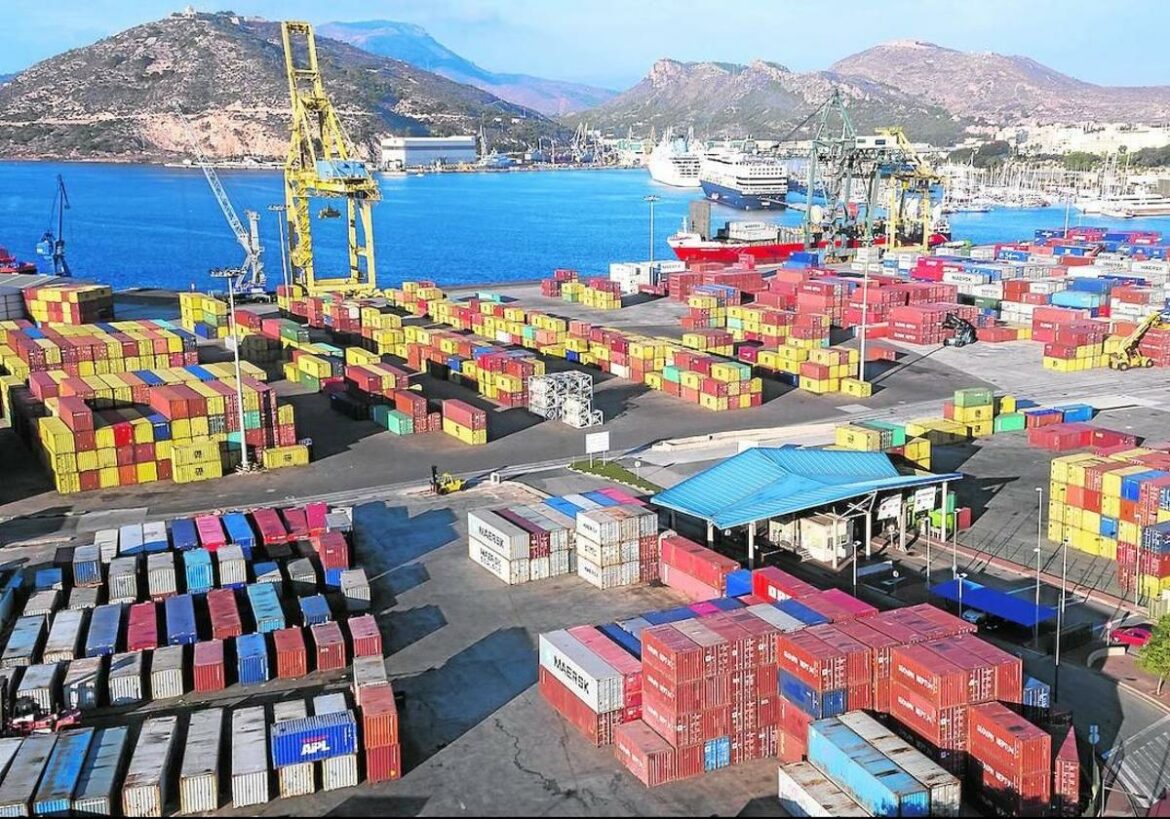 Un buque que iba a descargar en Cartagena explosivos procedente de Israel suspende su escala y se dirige a Chipre