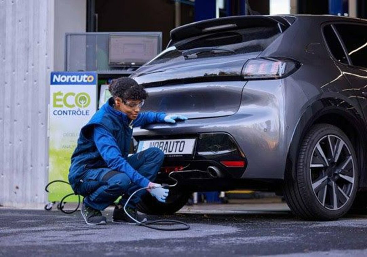 Pequeños gestos al conducir con los que puedes ahorrar combustible
