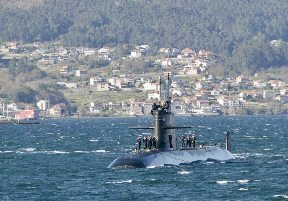 El submarino S-81, preparado para su primera misión