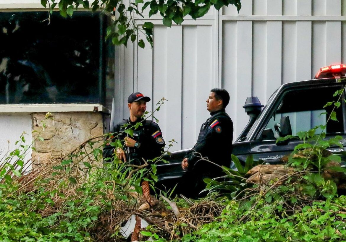 EE UU «rescata» a los opositores venezolanos refugiados en la embajada de Argentina en Caracas