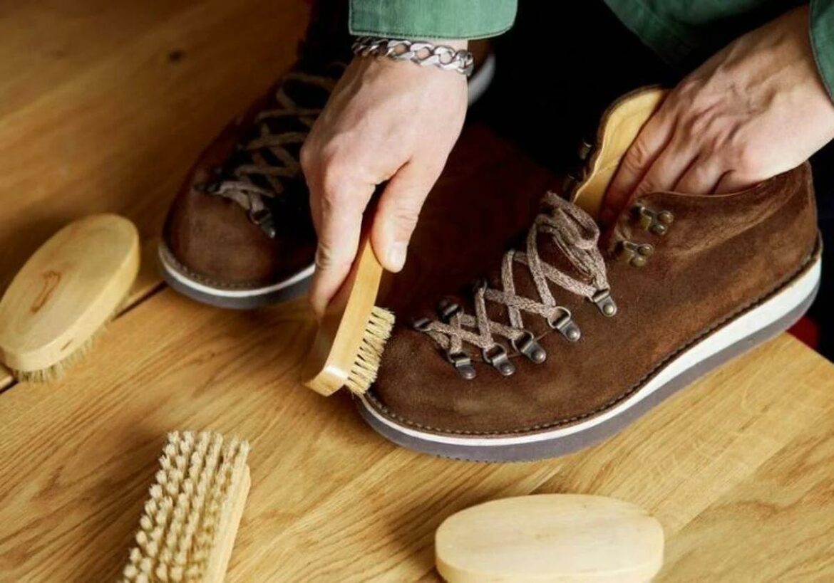 Si tienes los zapatos de piel o ante sucios, así los puedes lavar sin estropearlos (ni meterlos en la lavadora)