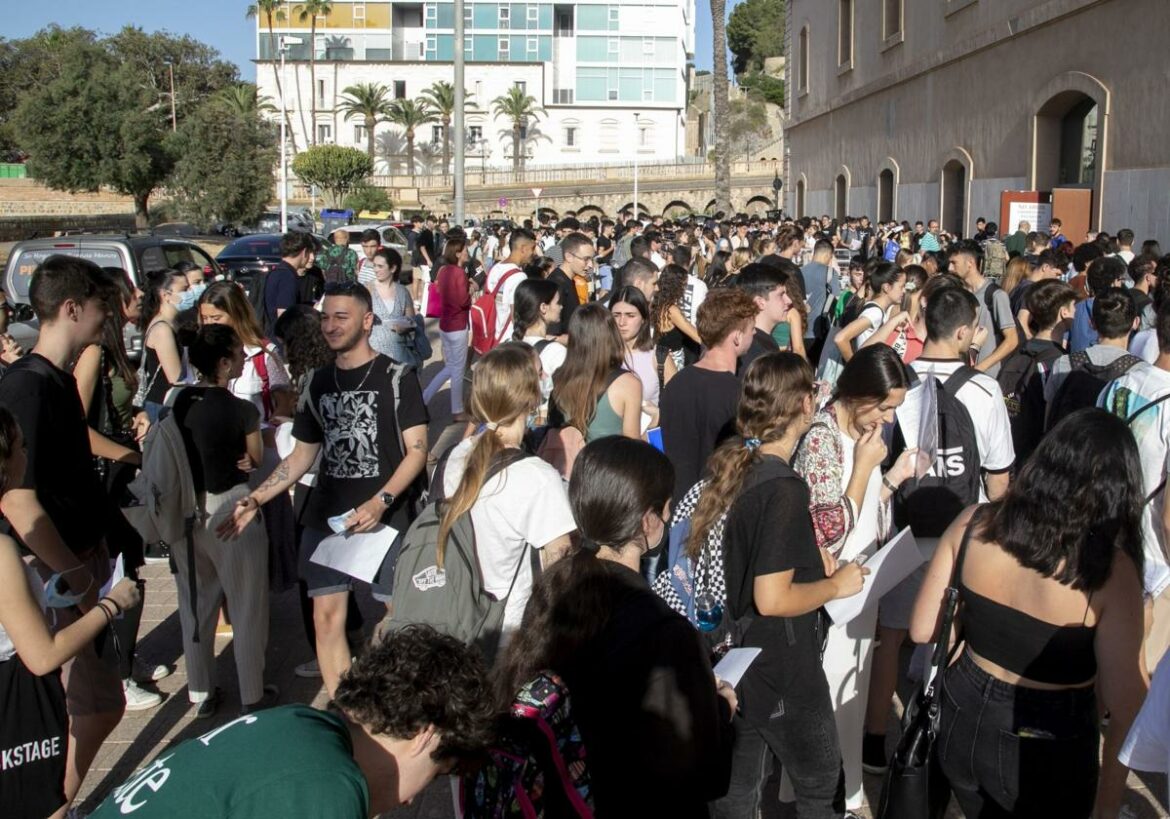 Cortes de tráfico en el campus de Cartagena por las pruebas de acceso a la universidad
