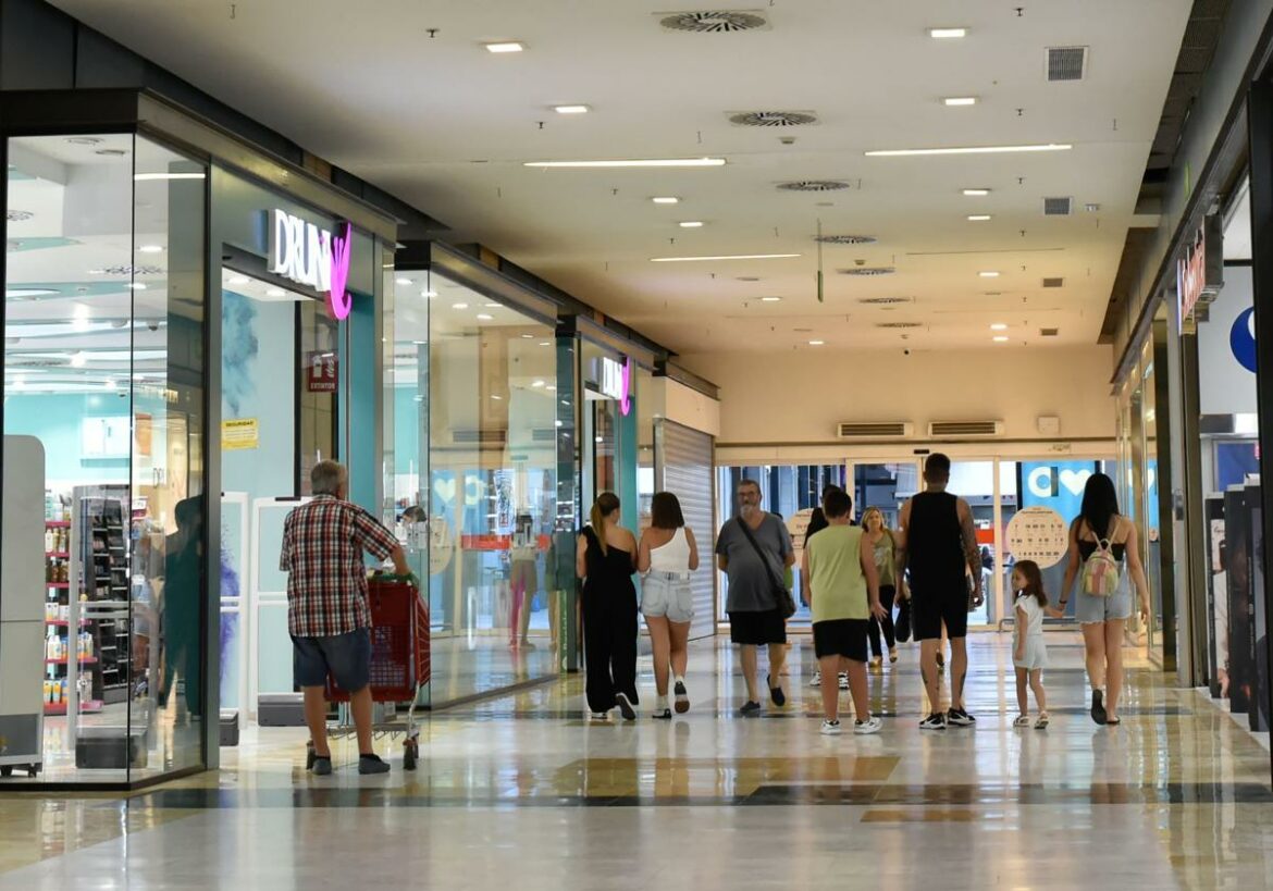 Los supermercados y tiendas que abren el 8 y 9 de junio en la Región de Murcia