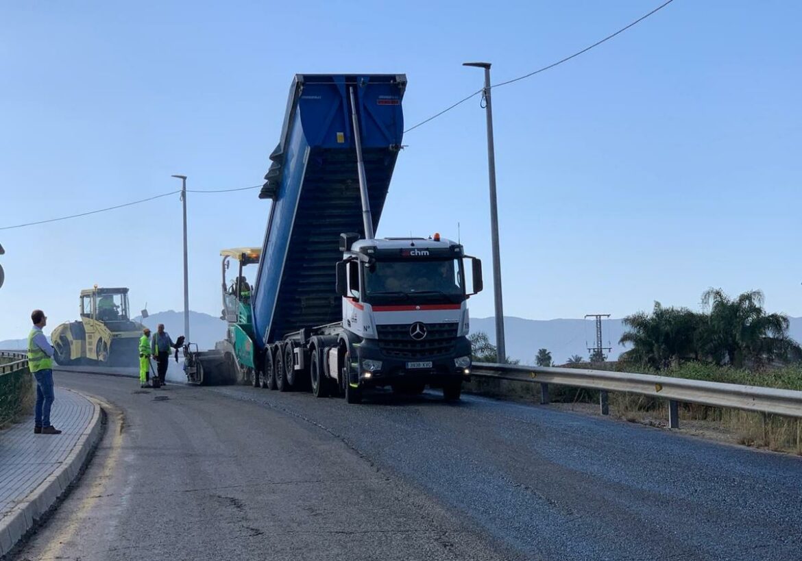 Renuevan el asfaltado de la vía junto al Malecón, en La Arboleja