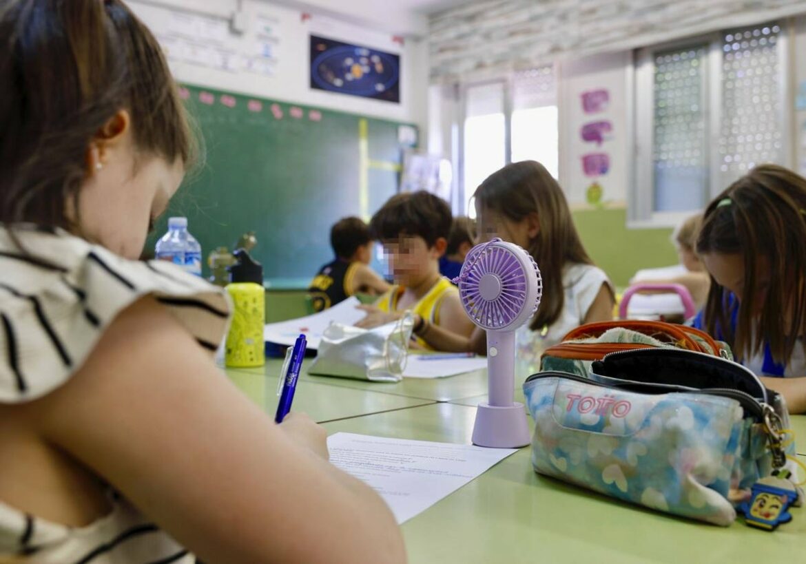 Los pediatras advierten de los riesgos para la salud por el calor en las aulas y reclaman «un plan urgente»