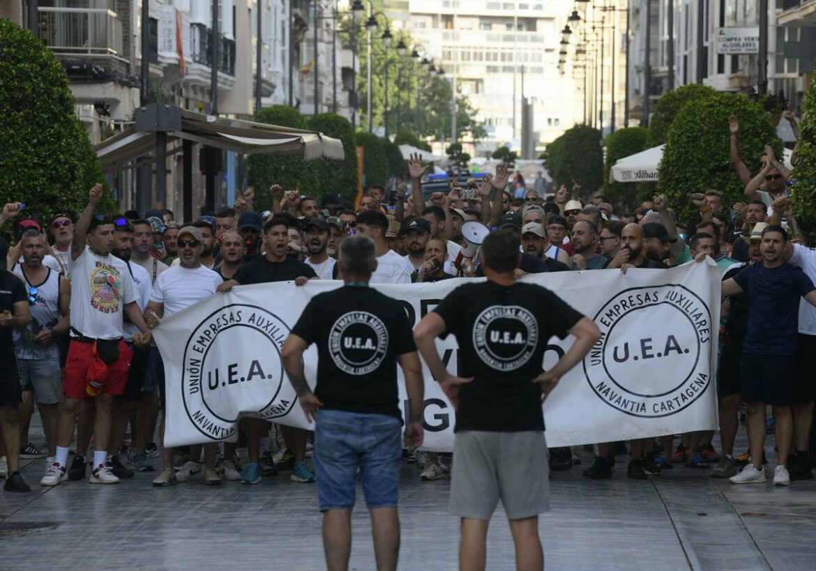 Los auxiliares de Navantia en Cartagena consiguen el apoyo municipal