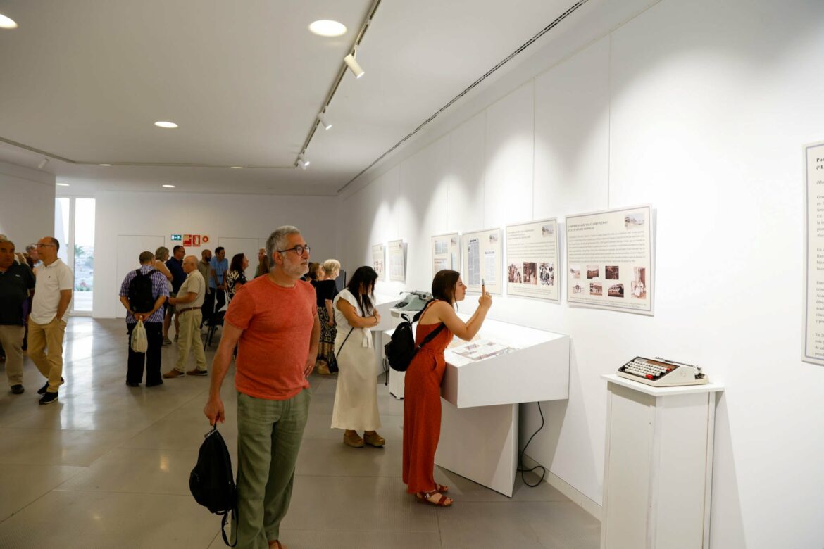 Una exposición rinde tributo a ‘Las Cuatro Plumas’ de Águilas