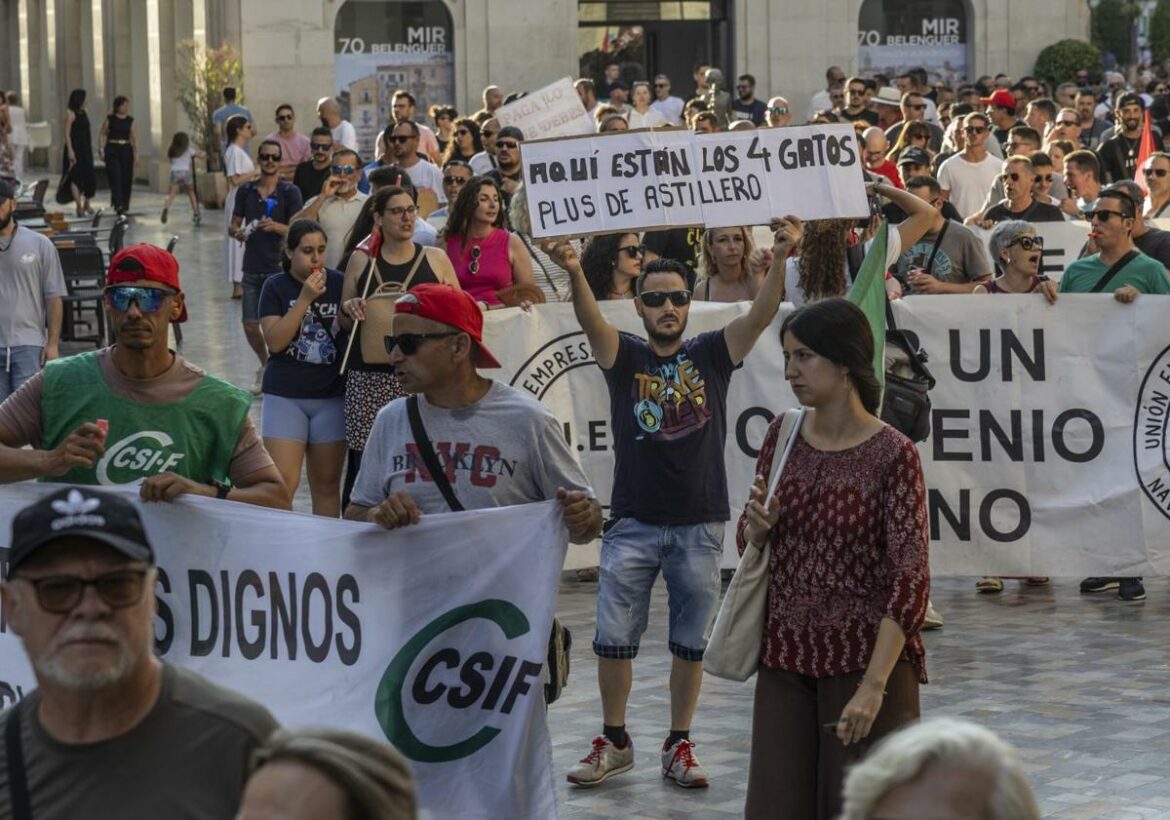 Los auxiliares de Navantia insisten en que no se permita el acceso de trabajadores por el Arsenal