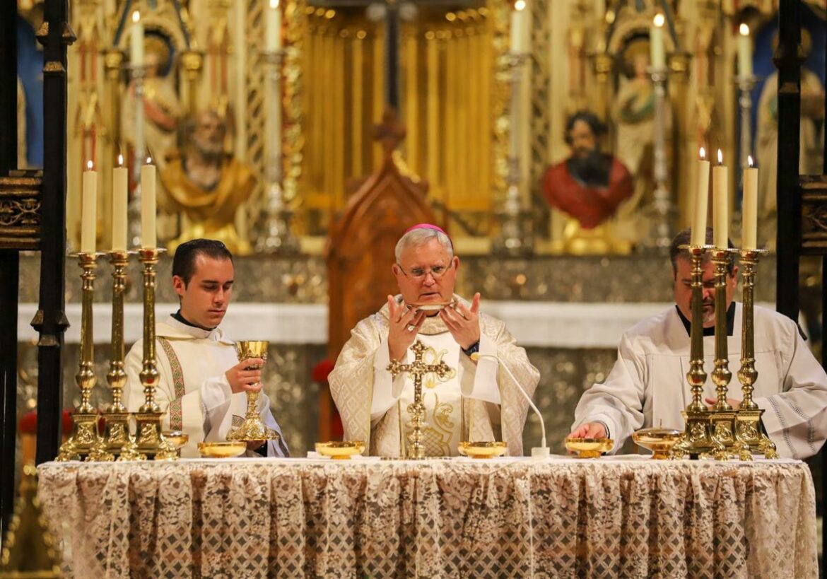 Lorca Planes celebra sus bodas de oro sacerdotales: «Han sido 50 años de acción de gracias. Yo he sido siempre feliz»