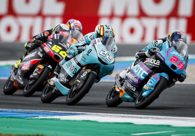 Carpe y Quiles se quedan sin podio en Moto3 tras un final muy accidentado en Assen