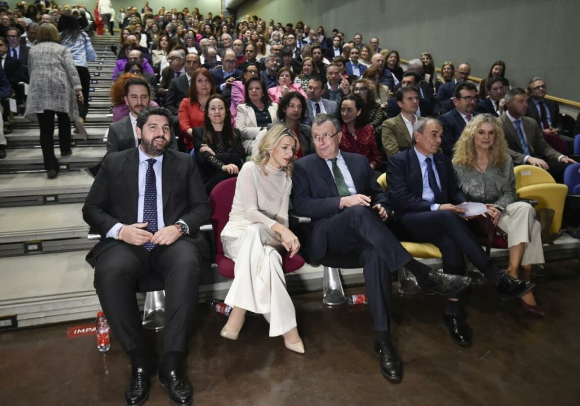La Comunidad busca vías para favorecer a la economía social en la contratación pública