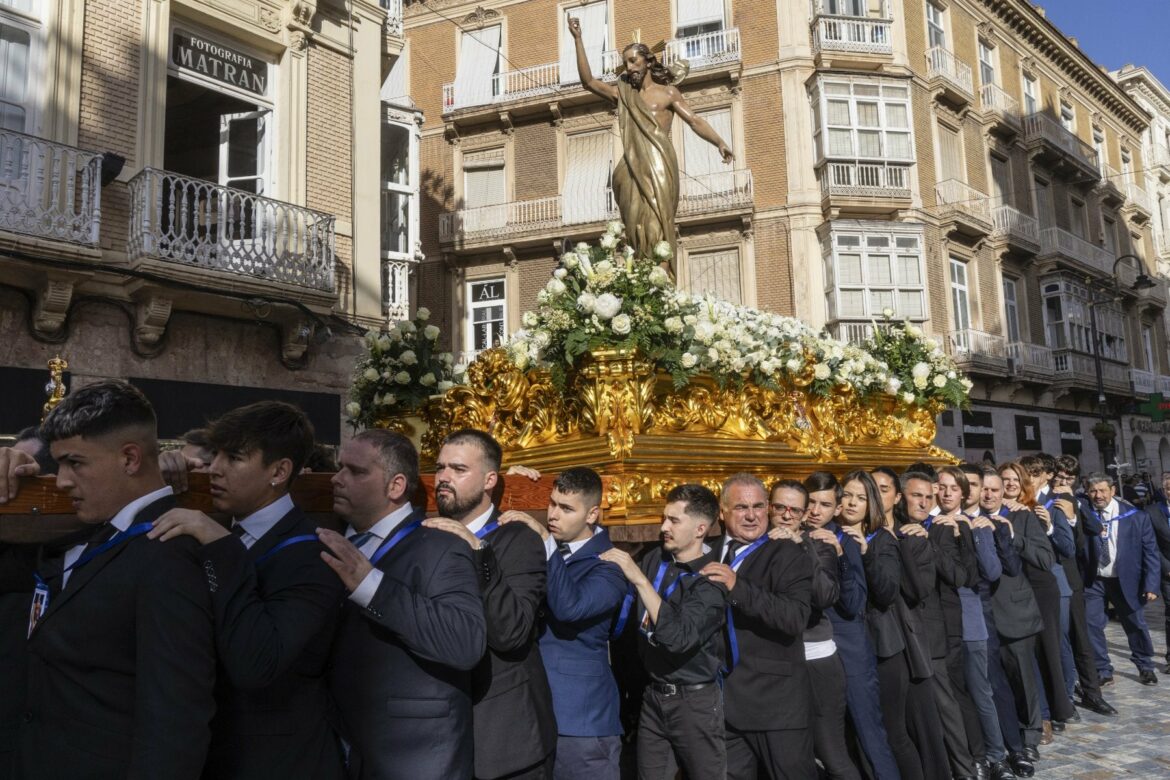 Un cumpleaños veraniego en Cartagena para el Resucitado