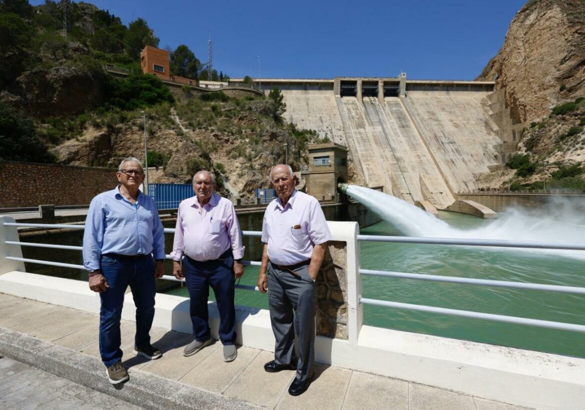Los regantes exigen el desvío del oleoducto que pasa bajo el Cenajo por el riesgo para toda la cuenca