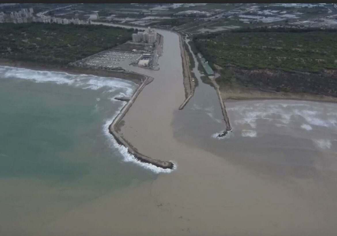 Rechazo al vertido en el mar de los sedimentos dragados en la desembocadura del río Segura