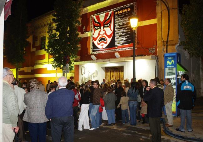 Cultura blinda la fachada del Teatro Moderno de San Pedro del Pinatar y obliga a adaptar su uso
