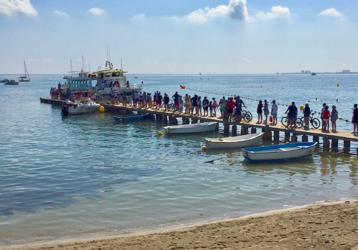 El buen tiempo anima las reservas en hoteles y apartamentos de la costa murciana para el puente