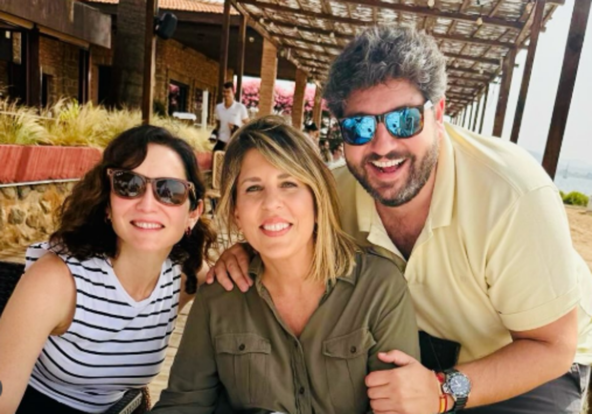 Isabel Díaz Ayuso, en La Manga para celebrar el cumpleaños de Noelia Arroyo