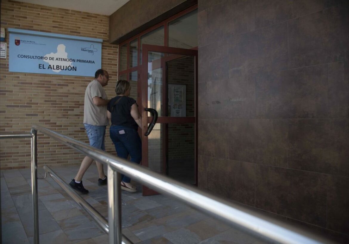 Los vecinos de Cartagena empiezan a movilizarse ante el riesgo de que se cierren consultorios