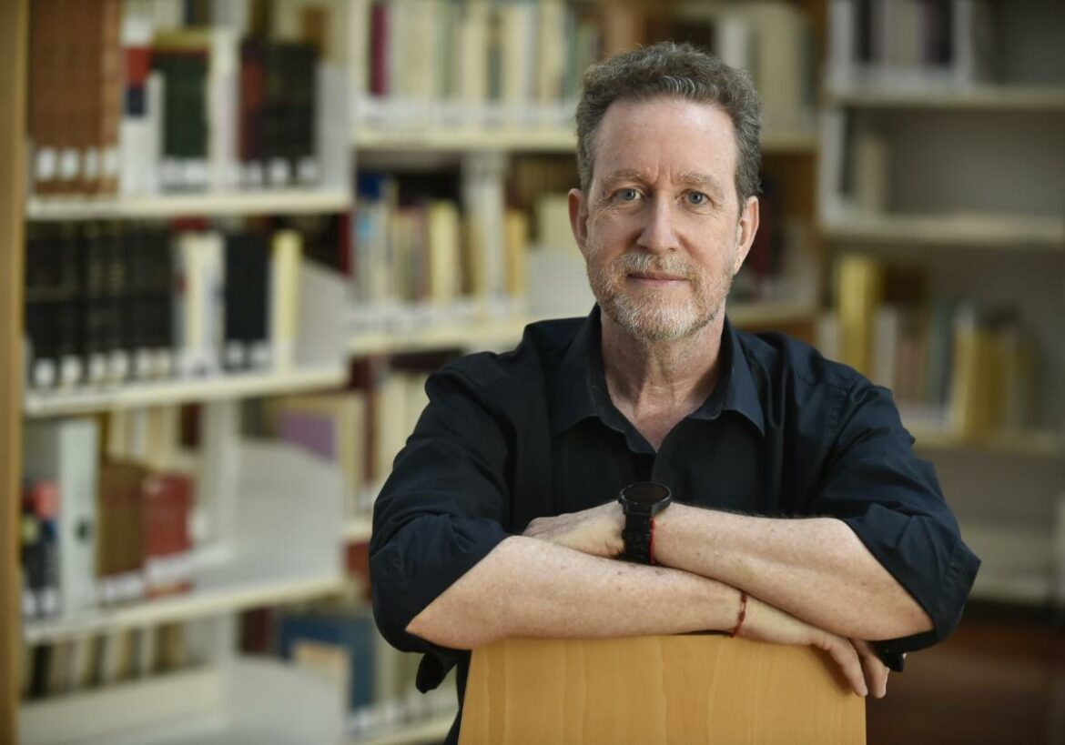 Jerónimo Tristante: «Si muchas de las cosas que están pasando las pusiéramos en una novela, no nos creerían»