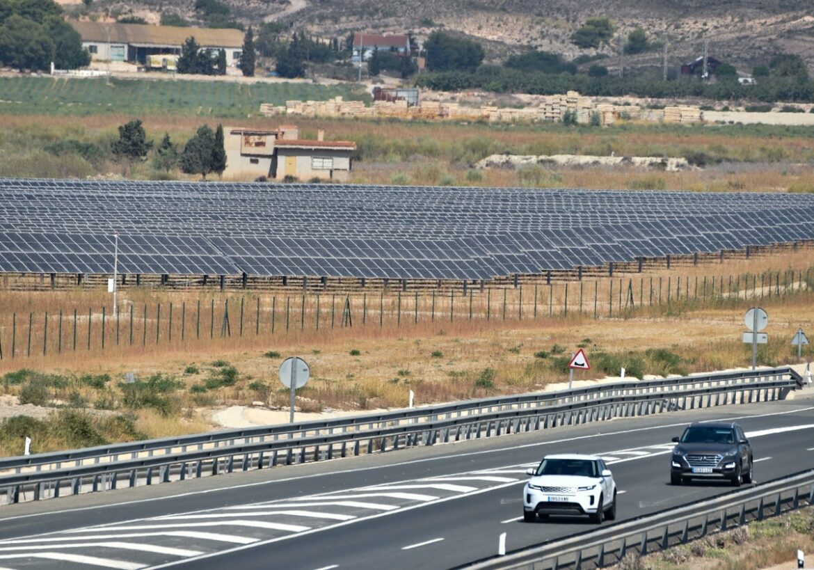 La Comunidad echa para atrás tres plantas solares en la cabecera del Mar Menor