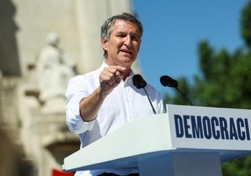 Clamor contra Sánchez en una plaza de España completamente abarrotada