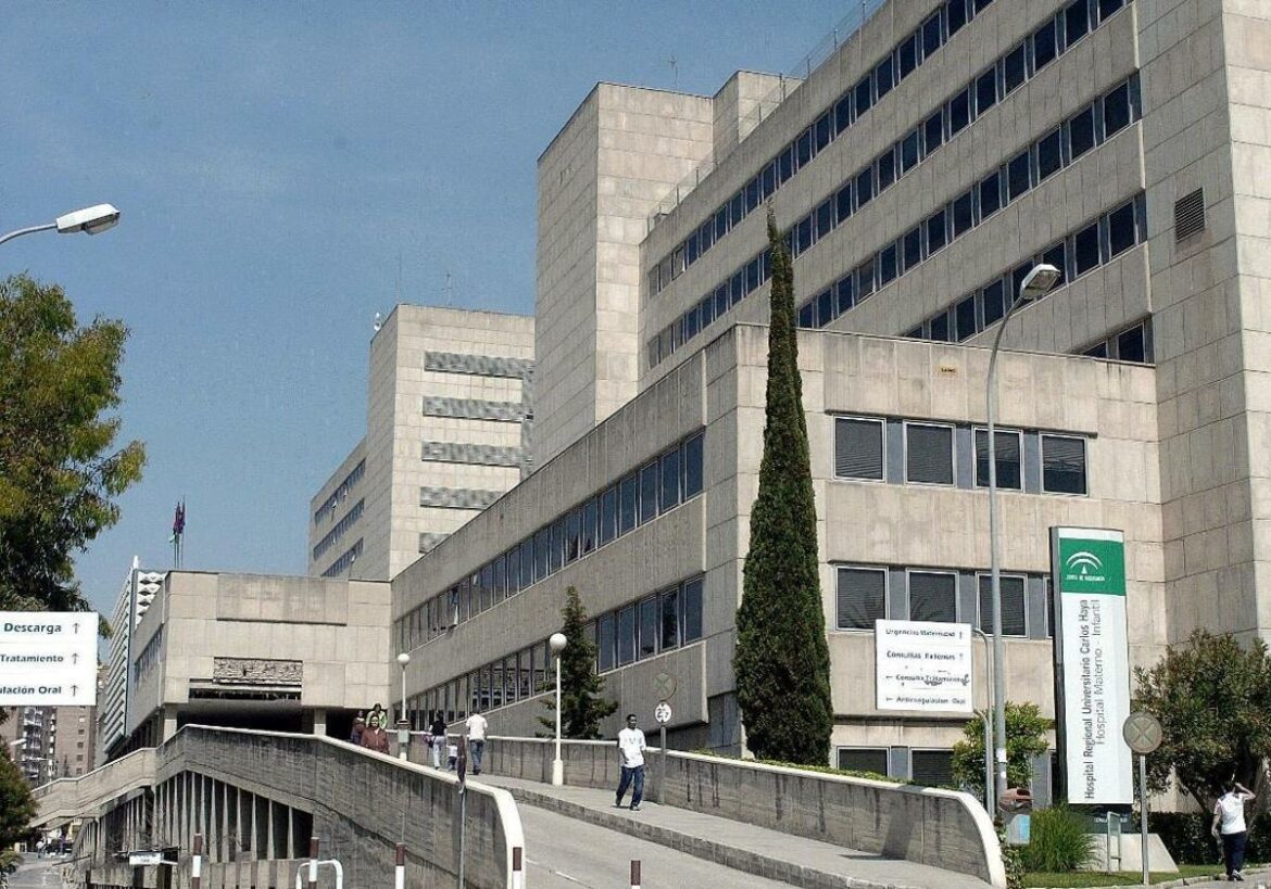 Muere una menor de 4 años tras precipitarse desde una cuarta planta en Fuengirola