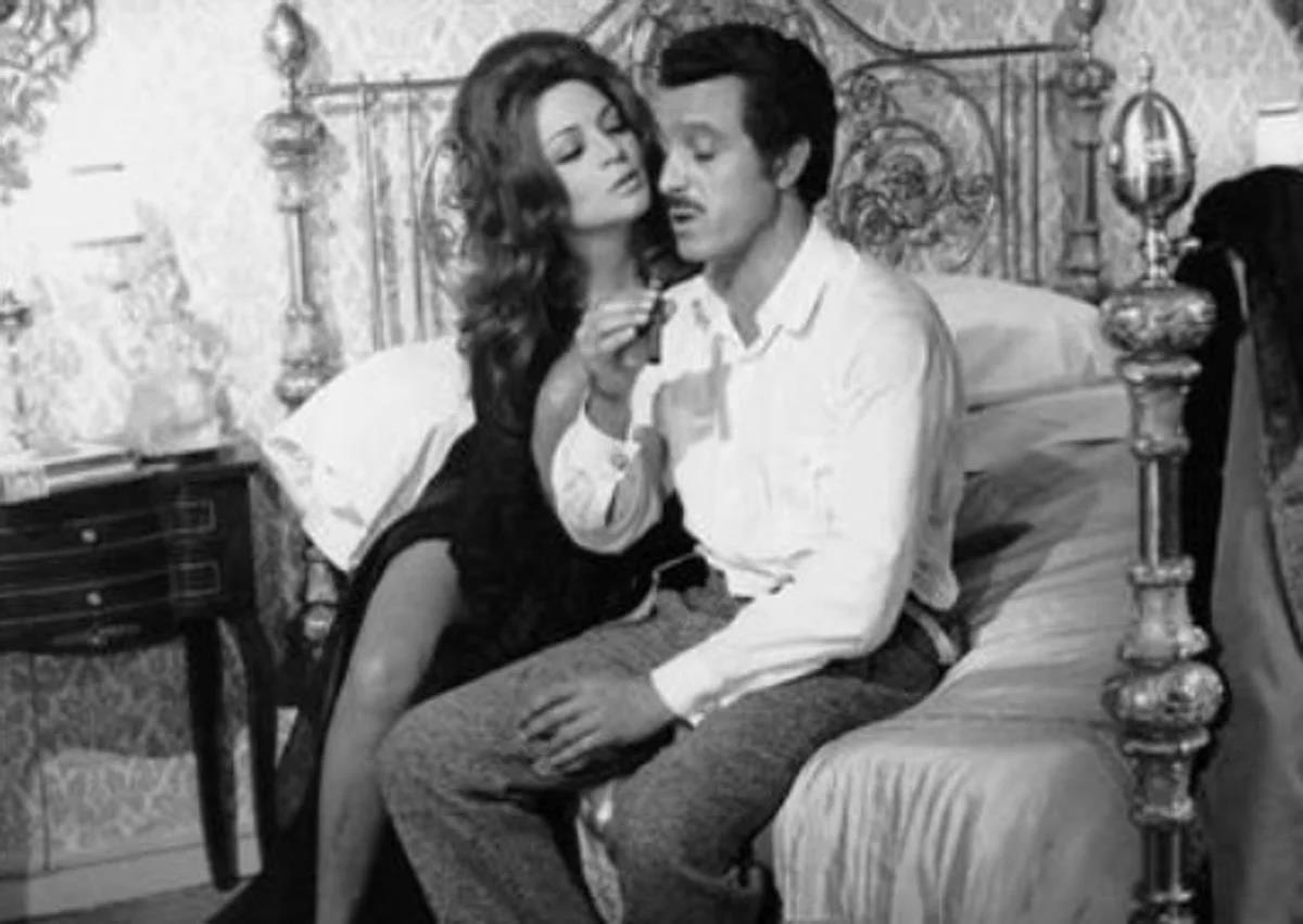 Imagen secundaria 1 - Manolo Zarzo junto al niño cantante Joselito, con quien rodó 'Saeta del ruiseñor' (1959). Junto a Sara Montiel en 'Cinco almohadas para una noche' (1974) y en 'Los golfos' (1960), de Carlos Saura.