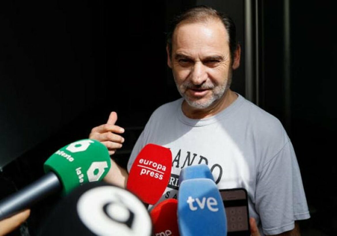 La UCO pilló durante el registro a Ábalos con una mujer que intentó ocultar un disco duro