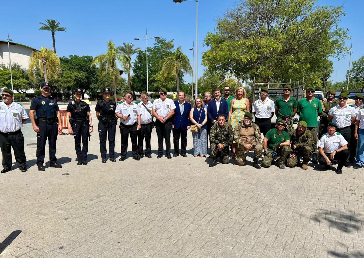 Imagen secundaria 1 - Exhibición de los boinas verdes veteranos en Murcia