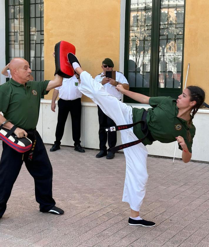 Imagen secundaria 2 - Exhibición de los boinas verdes veteranos en Murcia
