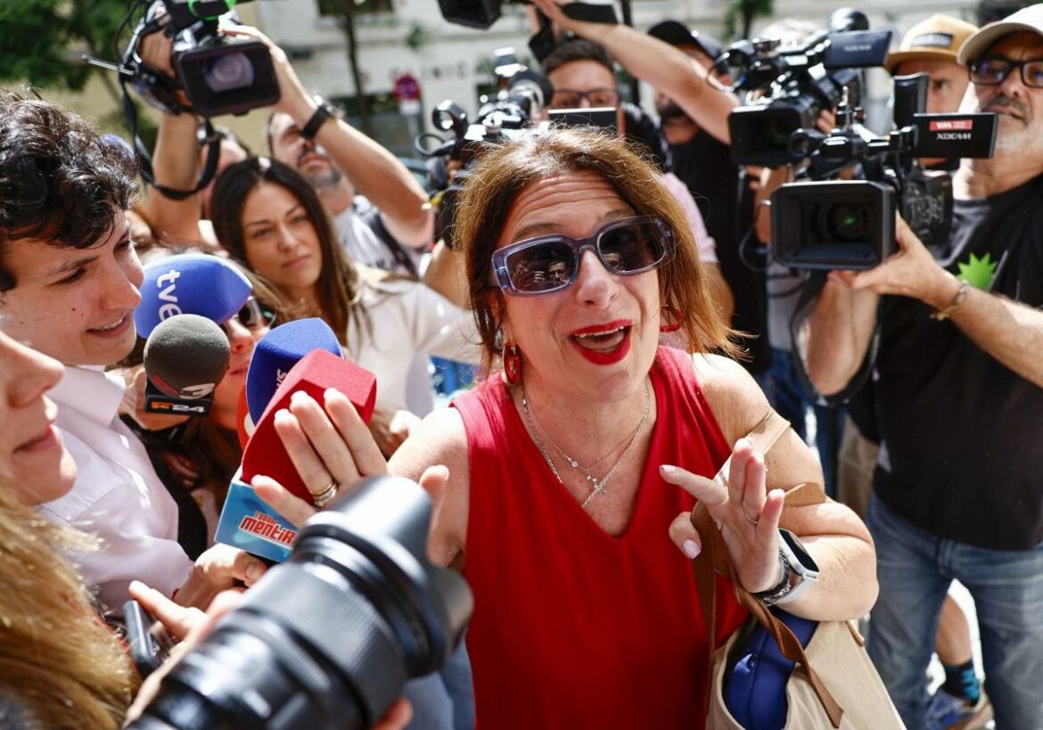 Leire Díez llega a Ferraz para dar explicaciones sobre sus comprometedores audios