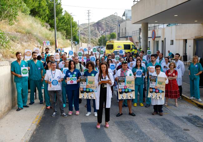 El amplio seguimiento de la huelga de médicos paraliza en la Región de Murcia consultas, pruebas y quirófanos