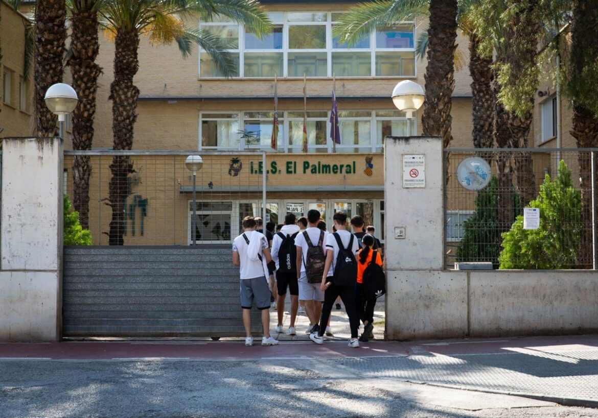 La conselleria de Educación consuma la transformación del IES El Palmeral de Orihuela en centro integrado de FP