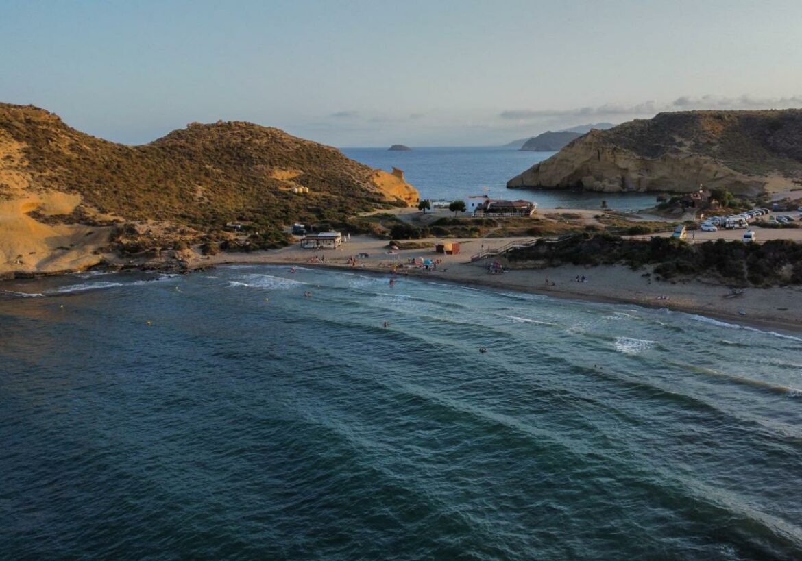 La playa de la Región de Murcia elegida por National Geographic como una de las «más bonitas de España»