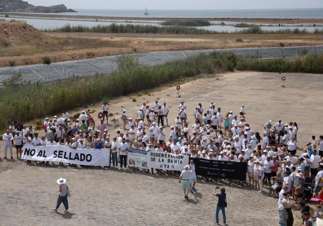 Clamor vecinal para evitar que el Ministerio selle la bahía de Portmán