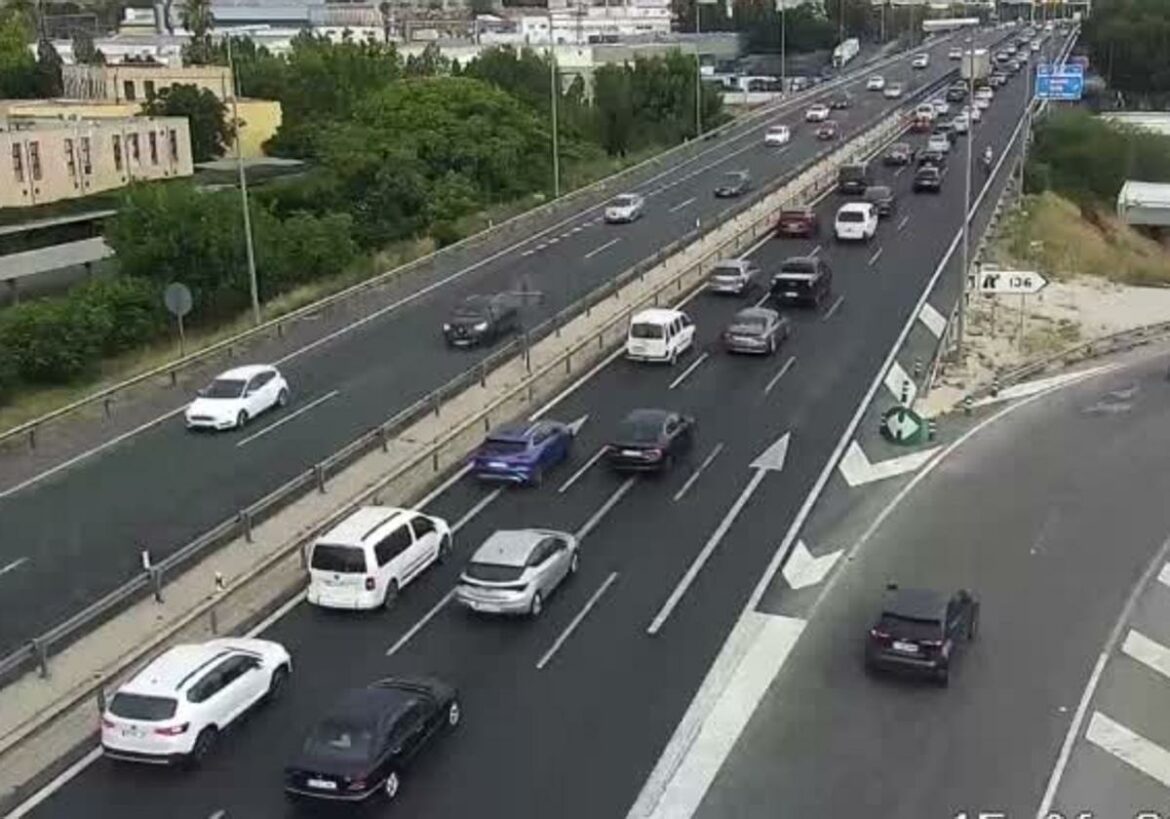 Retenciones kilométricas en la autovía del Mar Menor, San Pedro del Pinatar y la A-30 para cerrar el fin de semana