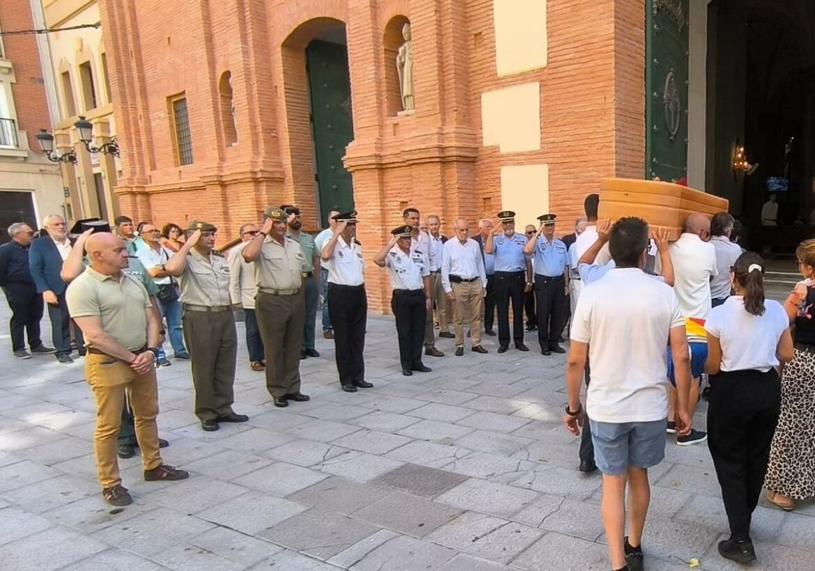 La sociedad cartagenera despide al fallecido procesionista del Resucitado Ángel Pérez Martos
