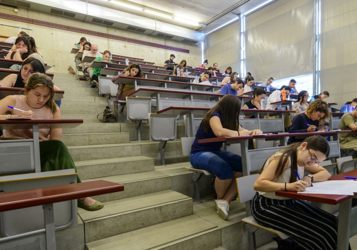 Los interinos copan las oposiciones docentes y se llevan el 76% de las plazas