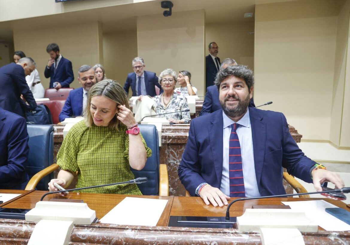 El Presupuesto regional pasa el trámite de la aprobación de la totalidad con la abstención de Vox