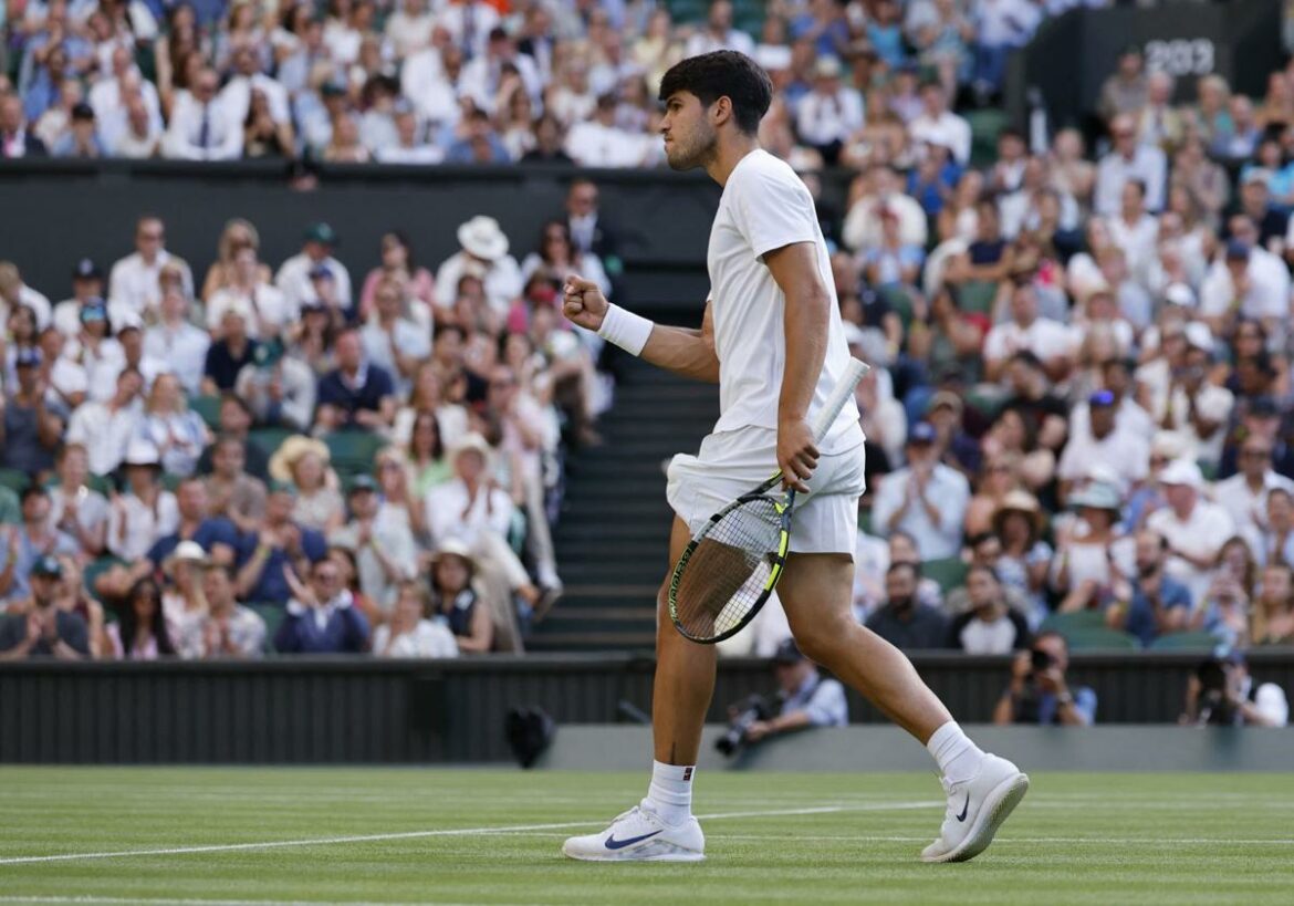 Carlos Alcaraz frena las bombas de Struff para meterse en octavos de Wimbledon
