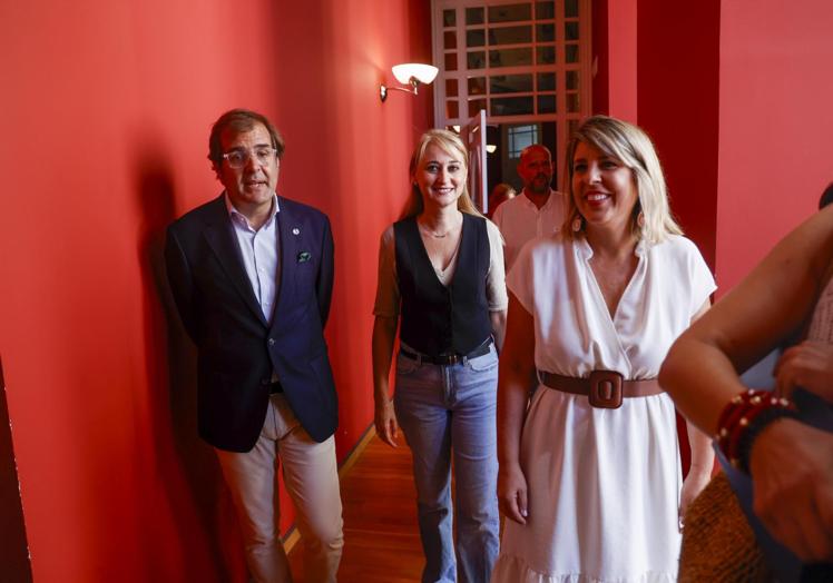 El presidente de la Autoridad Portuaria, Pedro Pablo Hernández, la delegada del Gobierno, Mariola Guevara, y la alcaldesa, Noelia Arroyo, durante la presentación de este martes.