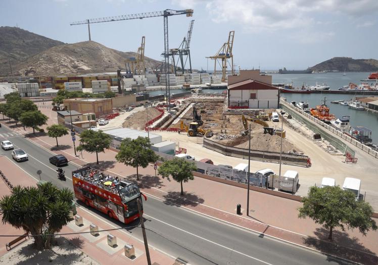 Estado actual del área de actuación, inmerso actualmente en plenas obras de construcción de la nueva sede administrativa de la Autoridad Portuaria.