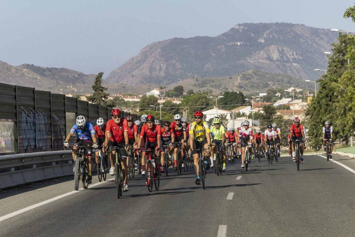 Homenaje de los ciclistas de Cartagena al compañero fallecido esta semana en un atropello