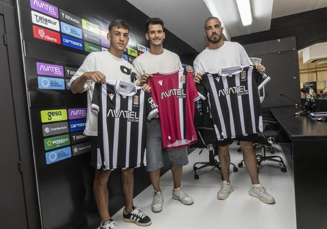 Breis: «Estamos buscando un lateral izquierdo, un extremo, que pueda jugar más por la derecha que por la izquierda y un punta»