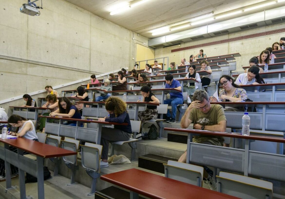 Al menos el 18% de las plazas de profesor de Secundaria quedan desiertas tras la primera criba