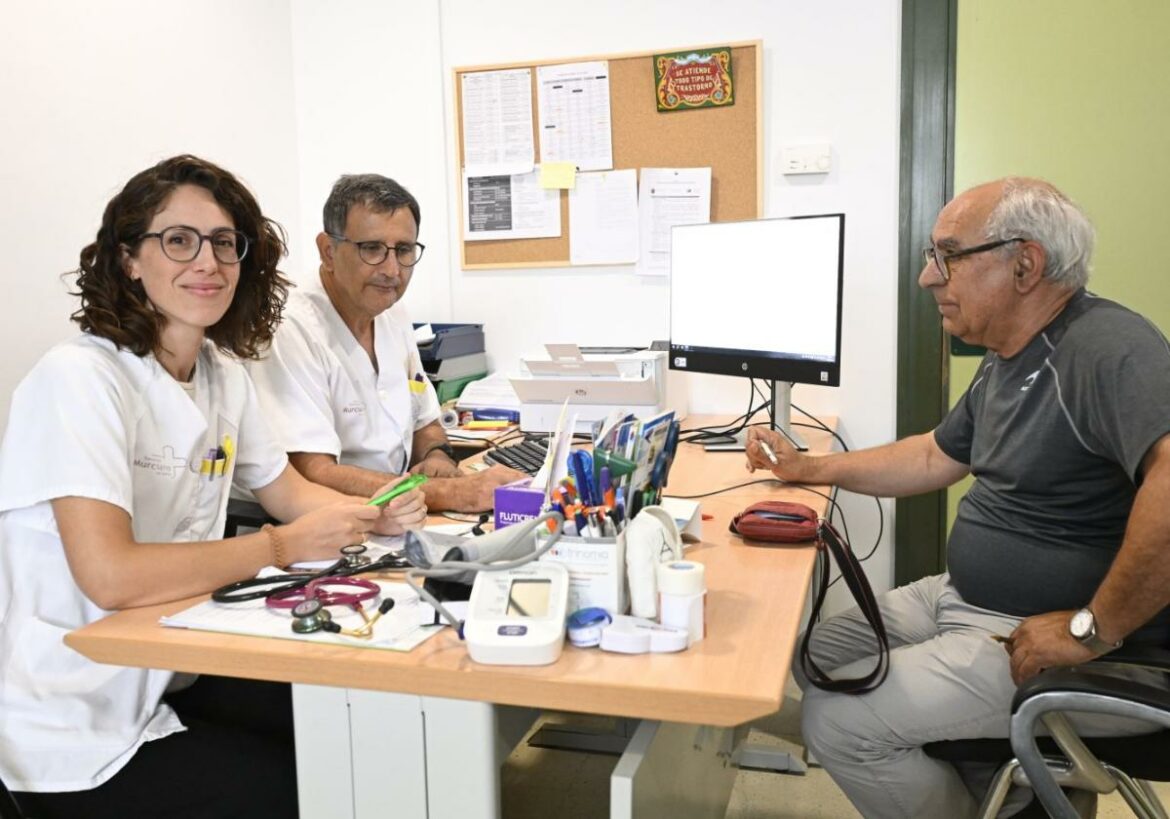 Tres residentes de Medicina y Enfermería muestran la importancia de la Atención Primaria: «El vínculo con el paciente es la base de la especialidad»