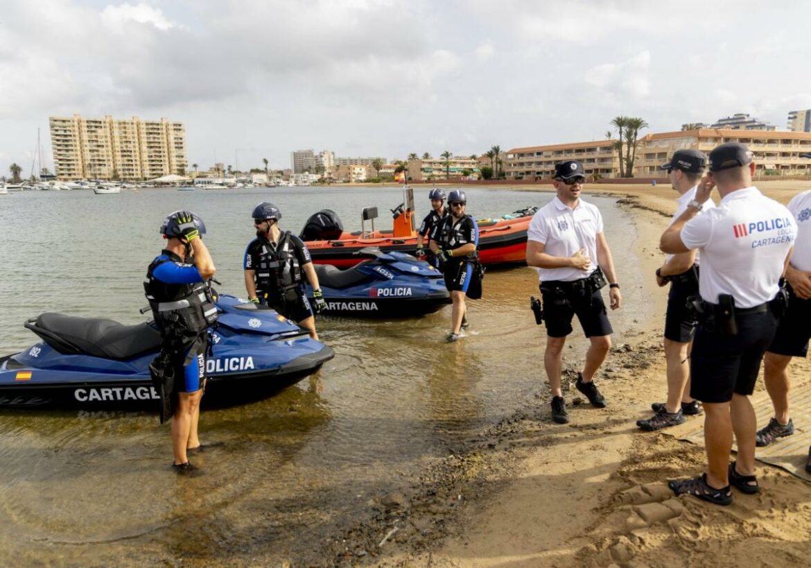 La unidad acuática de la Policía Local de Cartagena realiza en 13 días el 78% de las intervenciones de todo 2024
