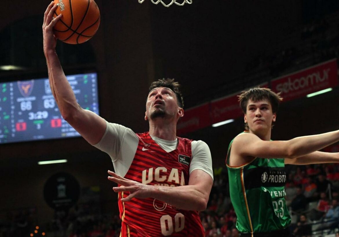 Kurucs se despide y revive el debate de las salidas pagadas